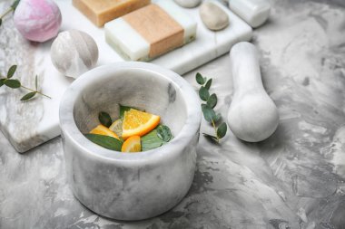 Spa kozmetik gri arka plan üzerinde ile güzel kompozisyon