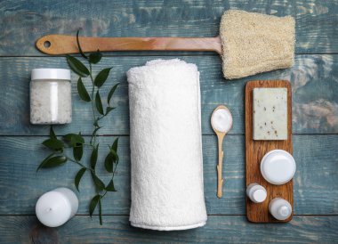 Spa kozmetik ve Aksesuar ahşap arka plan üzerinde güzel kompozisyonu