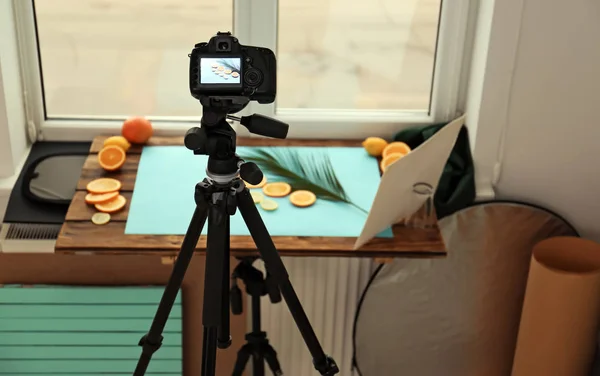 Professional camera with picture of cut fruits and palm leaf on display in studio. Food photography — Stock Photo, Image