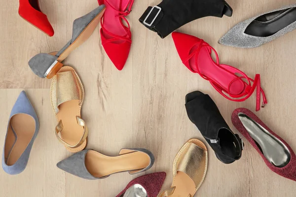 Different female shoes on floor, top view — Stock Photo, Image