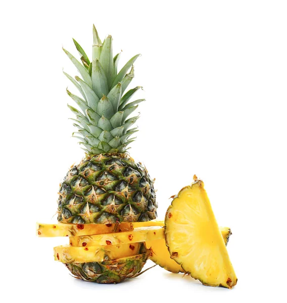 Wytnij świeży ananas na białym tle — Zdjęcie stockowe