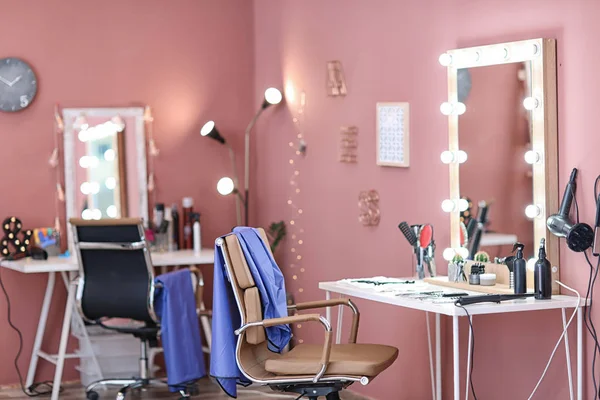 Interno moderno di salone di parrucchiere — Foto Stock