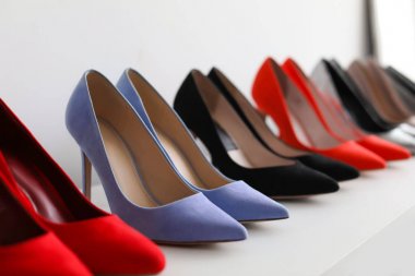 Yüksek topuklu ayakkabı raf mağaza