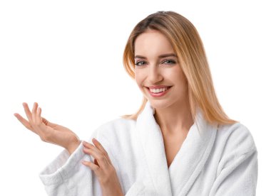 İpeksi cilt beyaz arka plan üzerinde olan güzel kadın