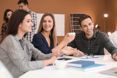 İnsan kaynakları başvuru Office ile iletken iş görüşmesi komisyon