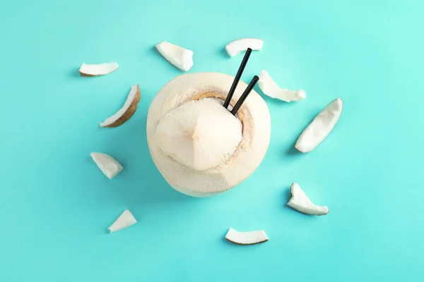 Fresh coconut drink in nut on color background — Stock Photo, Image