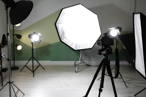 Interiör i modern fotostudio med professionell utrustning — Stockfoto