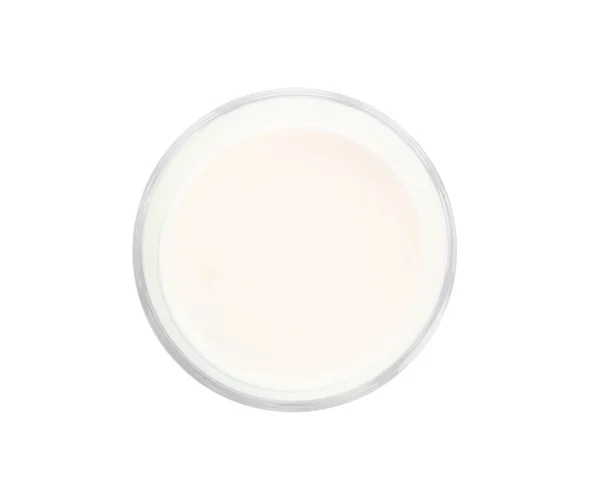 Copo de leite sobre fundo branco. Produtos lácteos frescos — Fotografia de Stock