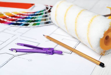 Proje çizim üzerinde dekoratör'ın araçlar kümesi