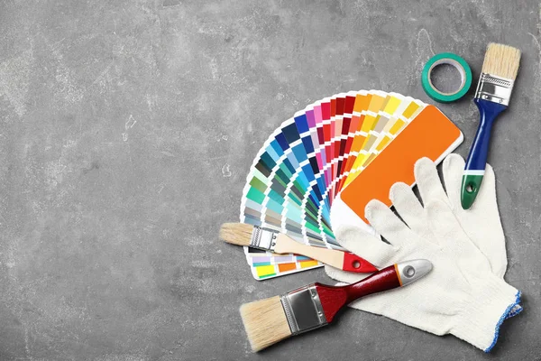 Werkzeugset für Dekorateure auf grauem Hintergrund, flach — Stockfoto