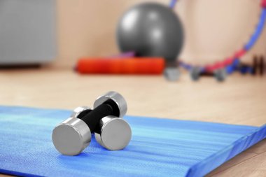 Halter Yoga kapalı, closeup mat. Fizik Tedavi Merkezi