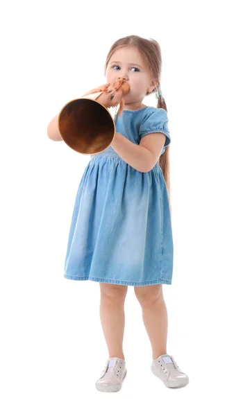 Adorável menina com megafone vintage no fundo branco — Fotografia de Stock