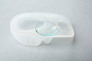 Açık renkli Kontakt lens ile paket