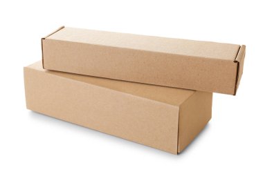 Beyaz arkaplanda karton kutular