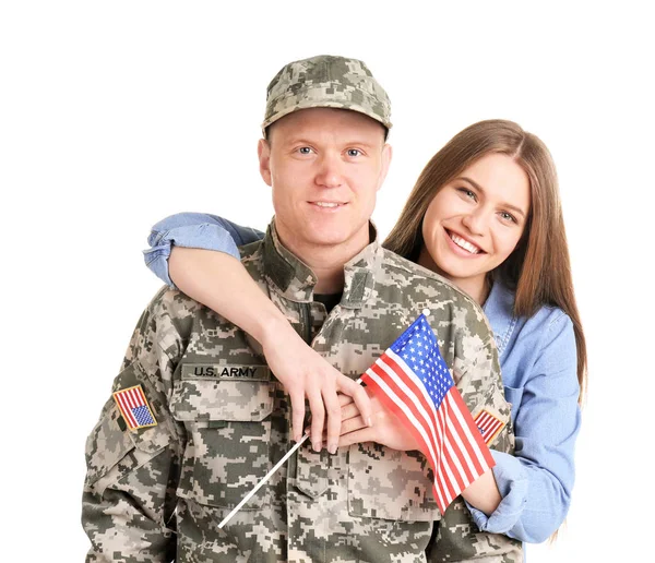 Soldado varón con su esposa sobre fondo blanco. Servicio militar — Foto de Stock