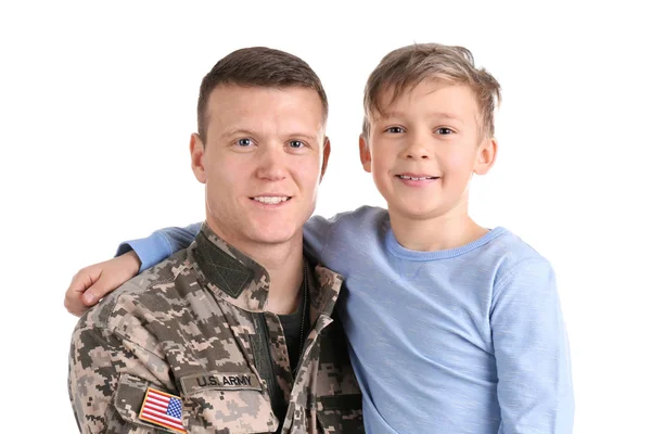 Soldado varón con su familia sobre fondo blanco. Servicio militar — Foto de Stock