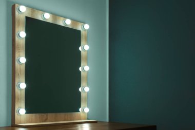 Modern makyaj odasında güzel ayna