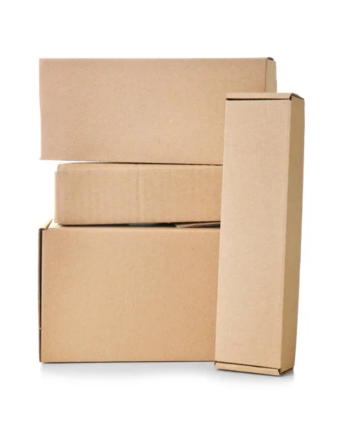 Χάρτινα κουτιά σε λευκό φόντο — Φωτογραφία Αρχείου