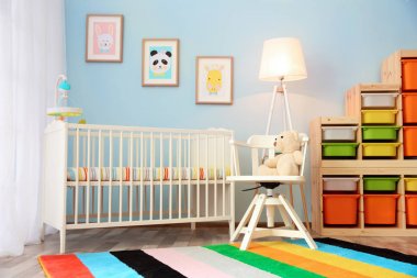 Hafif rahat bebek odası beşik ile modern iç