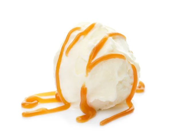 Bola de delicioso helado de vainilla con salsa sobre fondo blanco — Foto de Stock