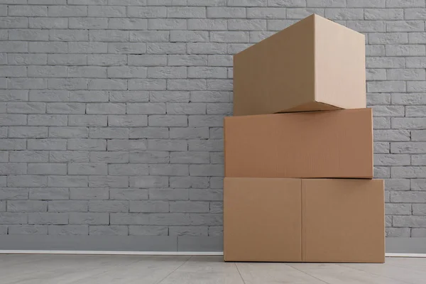 Cardboard boxes on floor indoors — Stock Photo, Image
