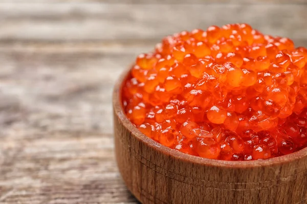 Masada lezzetli kırmızı havyar ile kase