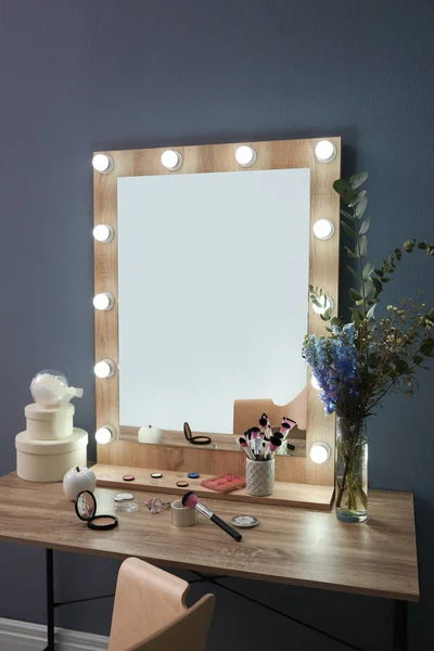 Table Beautiful Mirror Cosmetics Modern Makeup Room — Stock Photo, Image