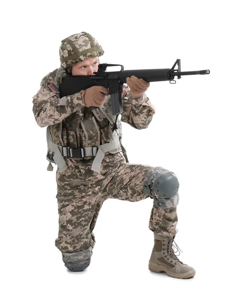 Soldato maschio con mitragliatrice su sfondo bianco. Servizio militare — Foto Stock