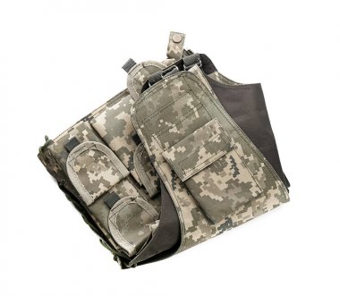 Beyaz arka plan üzerinde kurşun geçirmez ceket