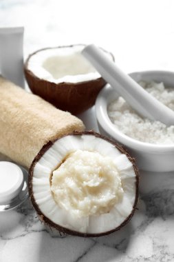 El yapımı doğal vücut kompozisyonu fındık üzerinde açık renkli ameliyattasınız