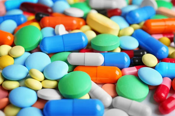 Πολλά πολύχρωμα χάπια ως φόντο — Φωτογραφία Αρχείου