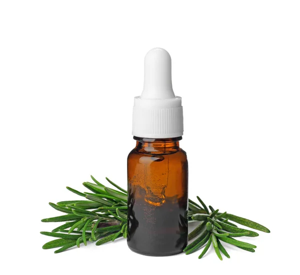 Láhev s esenciální olej z rozmarýnu a čerstvé byliny na bílém pozadí — Stock fotografie
