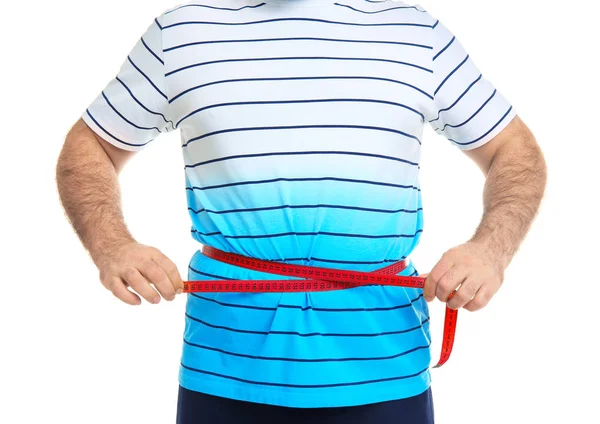 Hombre con sobrepeso y cinta métrica sobre fondo blanco — Foto de Stock