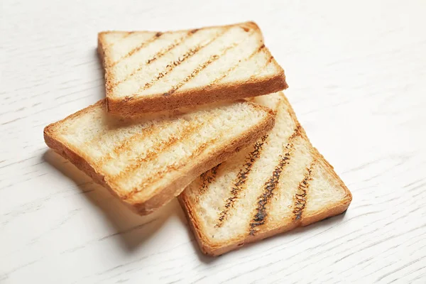 Pan tostado sobre fondo claro —  Fotos de Stock