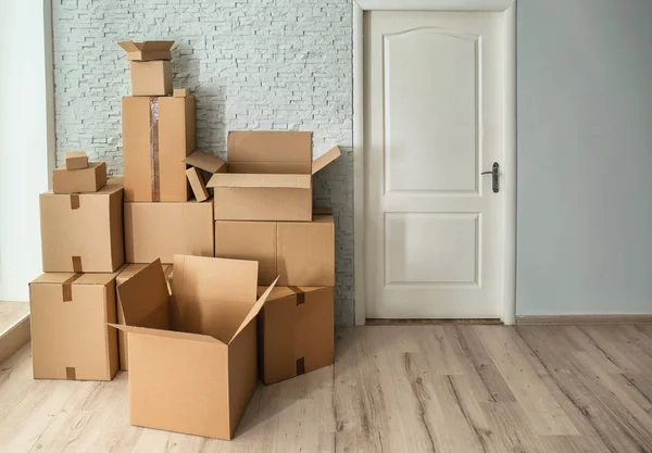 Cardboard boxes on floor indoors — Stock Photo, Image