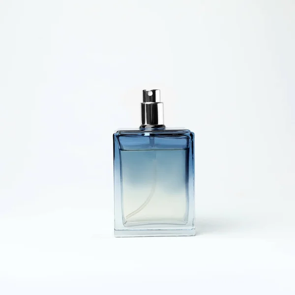 Průhledná lahvička parfému na bílém pozadí — Stock fotografie