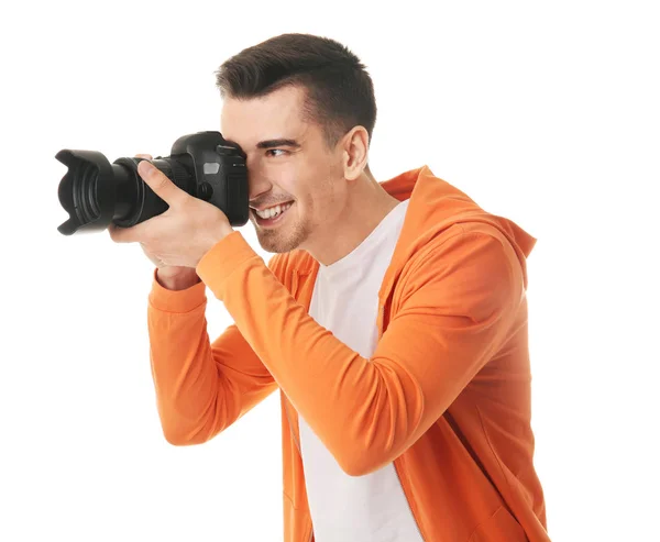 Fotografo maschio con fotocamera su sfondo bianco — Foto Stock