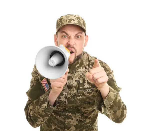 Військовий чоловік кричить на мегафон на білому тлі — стокове фото