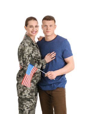 Beyaz arka plan üzerinde kocasıyla kadın asker. Askerlik Hizmeti