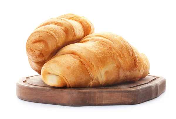 Tavola di legno con gustosi croissant su sfondo bianco — Foto Stock