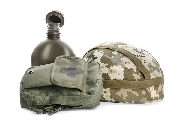 Conjunto de atuendo militar sobre fondo blanco — Foto de Stock