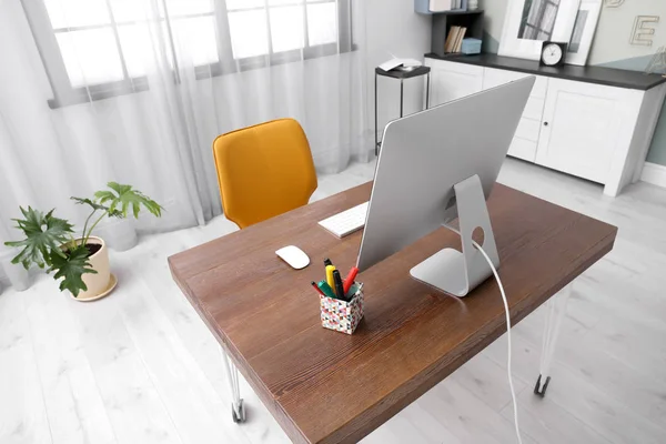 Comfortable workplace with computer on desk in home office — Stock Photo, Image