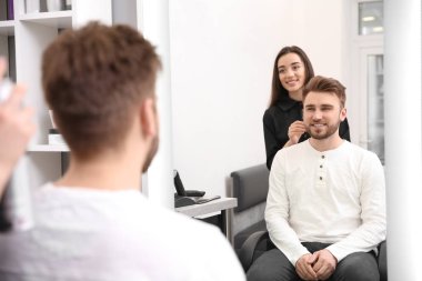 Profesyonel Bayan Kuaför Salonu istemcisinde ile çalışma