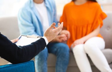 Aile psikolog genç çift ofis, closeup ile çalışma