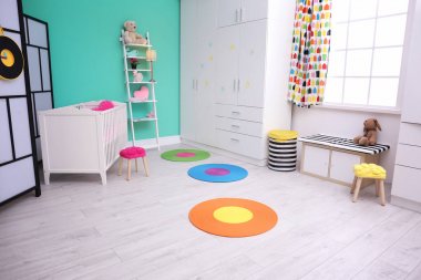 Işık bebek odası iç beşik ile