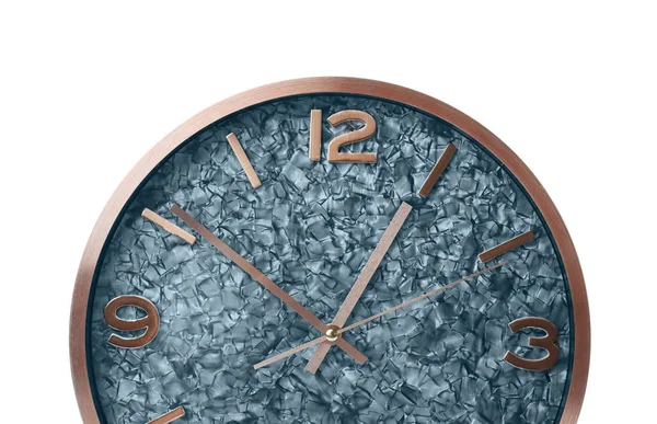 Великий годинник на білому тлі. Концепція зміни часу — стокове фото
