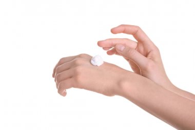 Genç kadın el karşı krem beyaz arka plan üzerinde uygulama