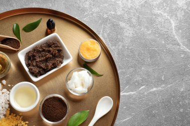 Malzemeler doğal vücut için metal tepsi üzerinde fırçalayın