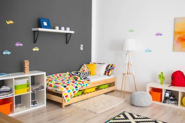 Modern oda iç çocuk için rahat yatak