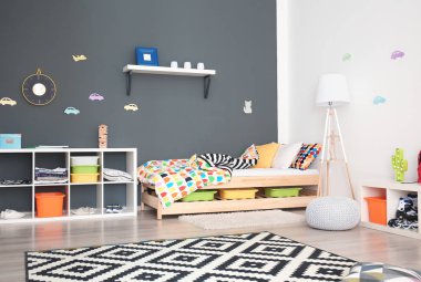 Modern oda iç çocuk için rahat yatak